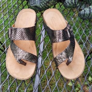 CLARKS Artisan Perri Coast Metallic Nubuk Sandal